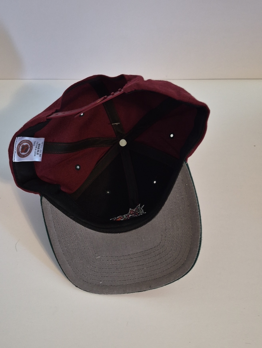 Arizona Coyote NHL Snapback Hat Embroidered Burgandy - Picture 6 of 6